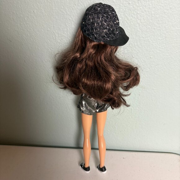 2011 Spin Master Ltd LIV 12" Doll #25049 10530SWM Partially Articulated - Picture 3 of 4